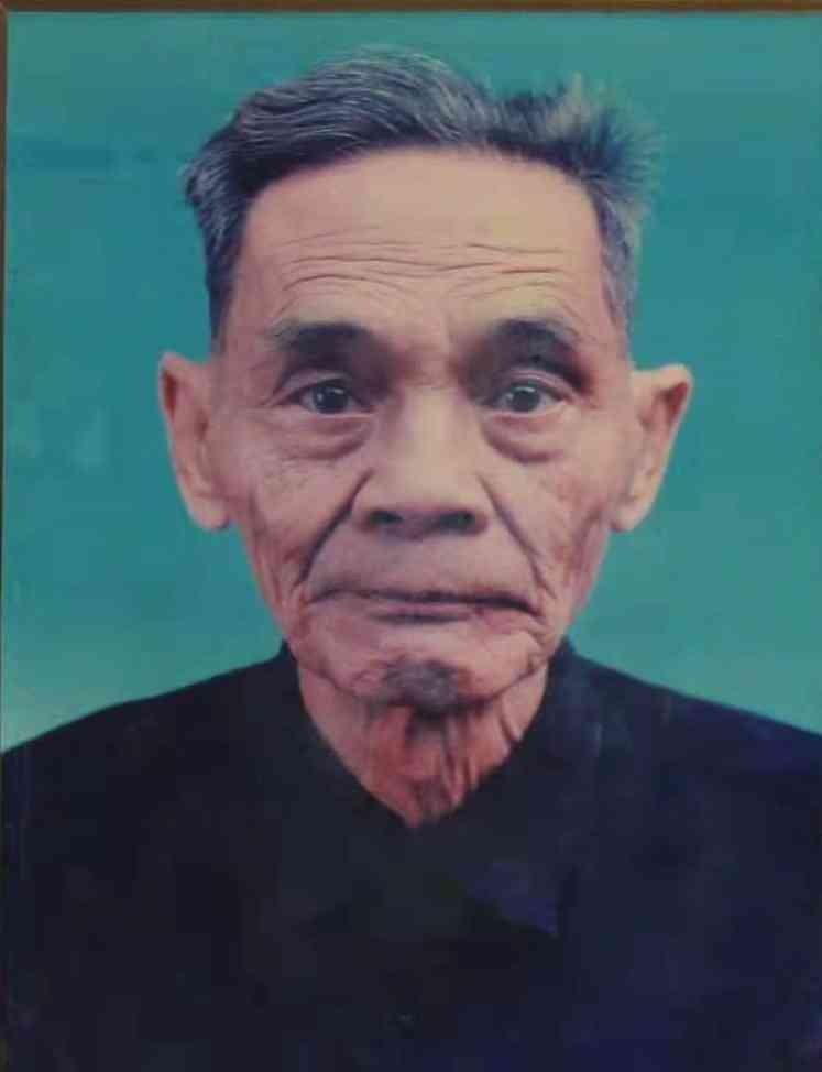 1988年，谢汉光在回到老家的过程中，发现妻子已经儿孙满堂，误认为妻子已经改嫁