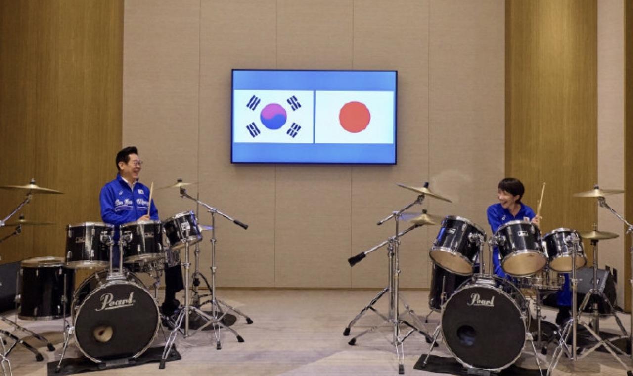 哈哈哈哈，太逗了！哎呀呀，什么情况啊，李在明去日本，高市早苗超乎寻常的兴奋，比当