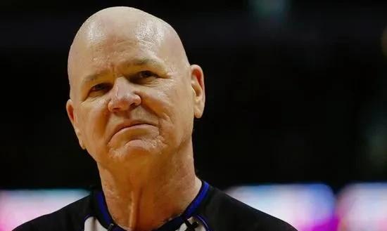 退休裁判爆猛料：16年总决赛吹黑哨搞勇士！前NBA裁判克劳福德自己说了，16年