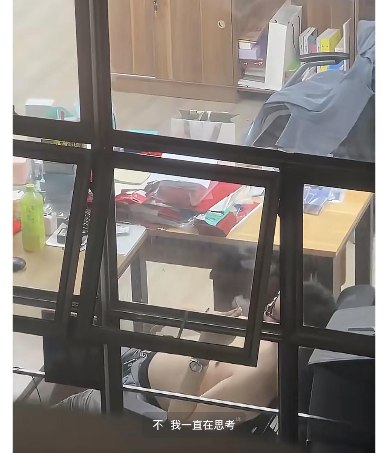 香港工厂大厦老板乱扔烟头被捕。近日，一段影片在香港社交平台流传，在观塘的一栋