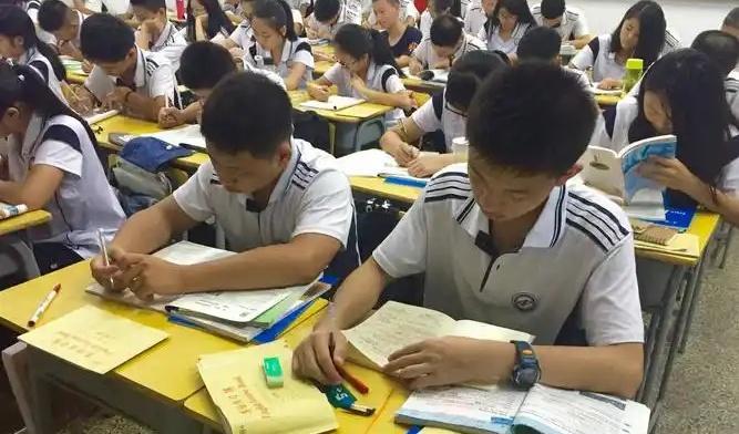 初中生九科，时间怎么安排？1、语文：每天早上安排10分钟晨读，要大声读才有效果