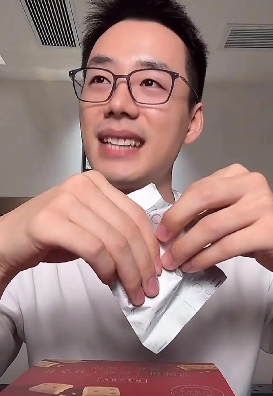 顿顿明显慌了！顿顿其实他是把自己的定位定错了，他本也是位比较优秀的主播，有文化