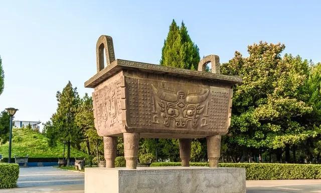 曹操杀了杨修后，问其父亲杨彪怎么瘦了，杨彪回怼一句却成千古名句，杨彪的千古