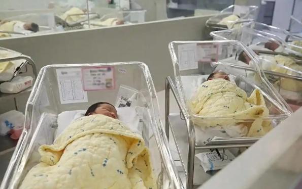 韩国生育率逆势反弹，婚姻市场靠供需法则翻盘一个连续多年霸占全球生育率倒数第一