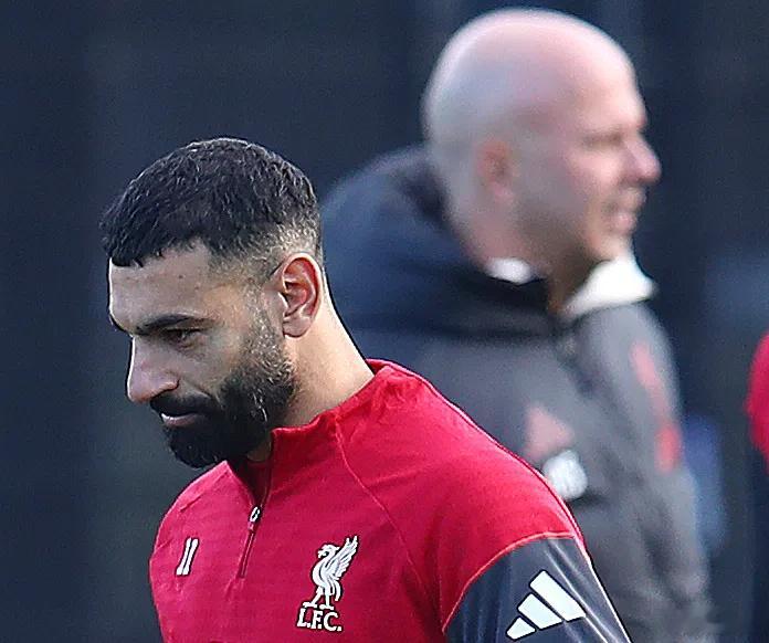 利物浦在圣西罗狭小的新闻发布厅，斯洛特有点咬牙切齿，“通常我很平静，保持礼貌，