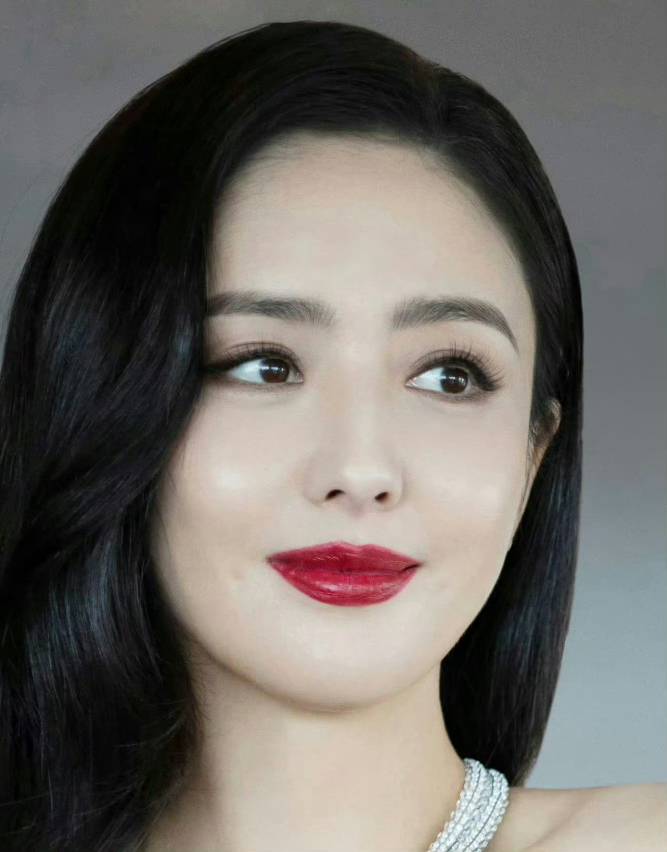 佟丽娅红唇怼脸极度吸睛​​​