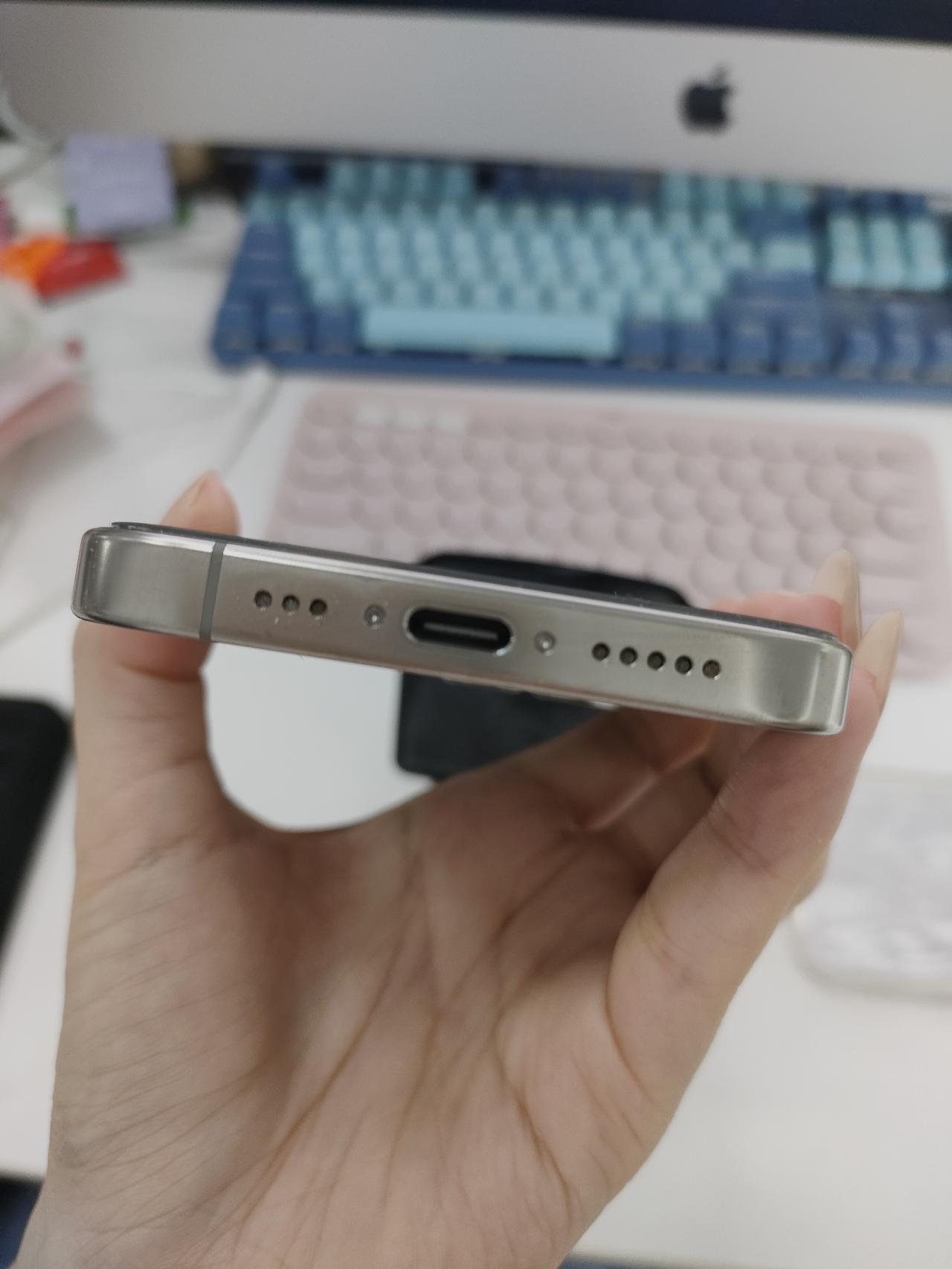 🤔iPhone扬声器孔都积灰了......咋整啊？用了一年的iPhone1