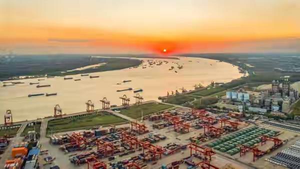 来武汉，才能感受到啥叫“枢纽重镇”！武汉中欧班列新添了“9610”模式，让中小