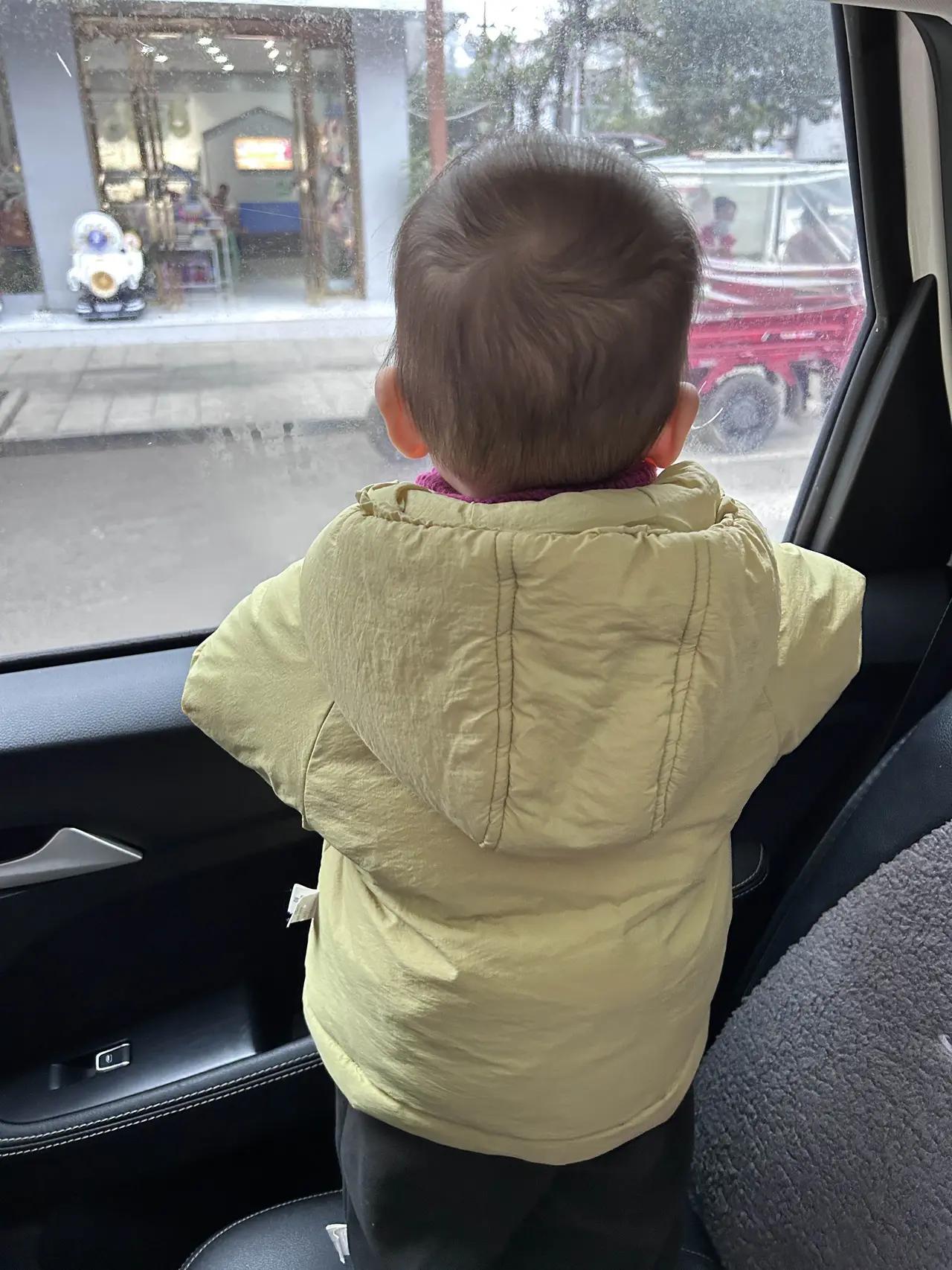 剖腹产后不到三年又意外怀孕了，这次怀的是二宝，老大才一岁多。去医院检查，医生说