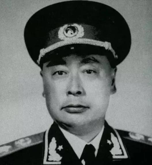 1955年，授衔筹备阶段，刘少奇对陈毅获评元帅提出不同意见，周恩来得知后立马写了