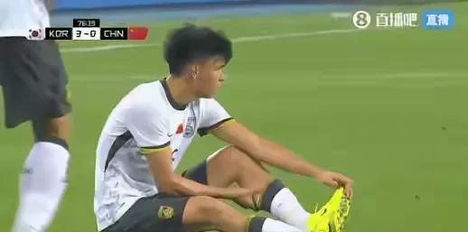 对于王钰栋，希望球迷不要乱喷！就对阵韩国队这样的比赛，王钰栋能踢70多分钟已经