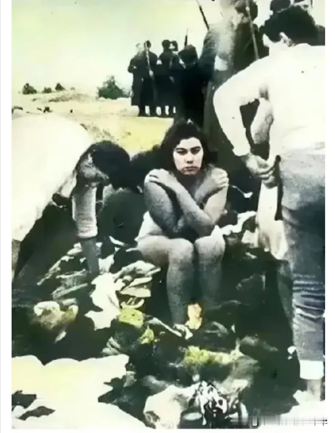 不忍直视！二战纳粹德军的残酷暴行，无辜犹太女性受尽屈辱折磨1940年二战期间