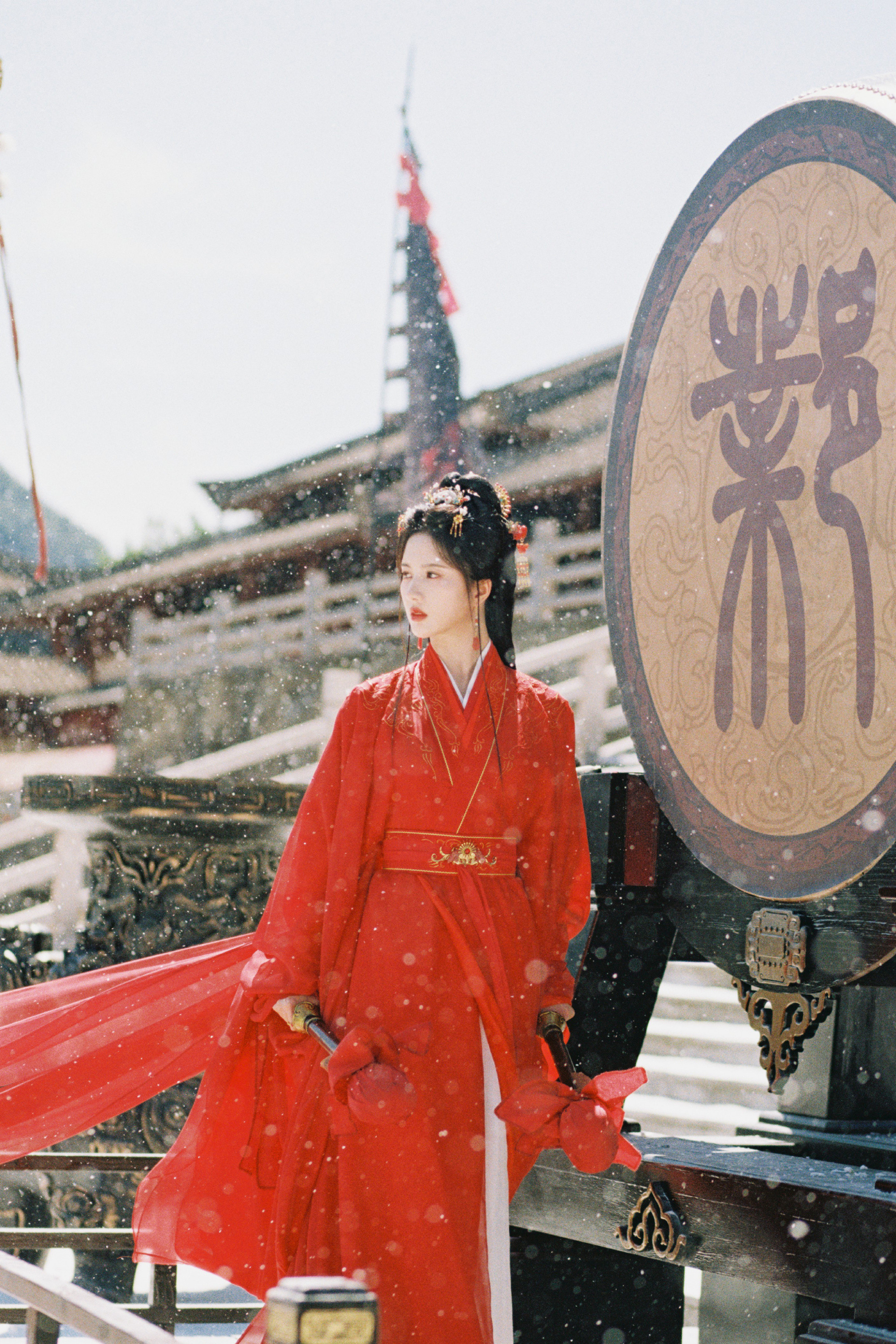1.刘些宁现在正被资本买股，仙侠剧《不醒》女主定的她，《解甲》也在接触她，她基本