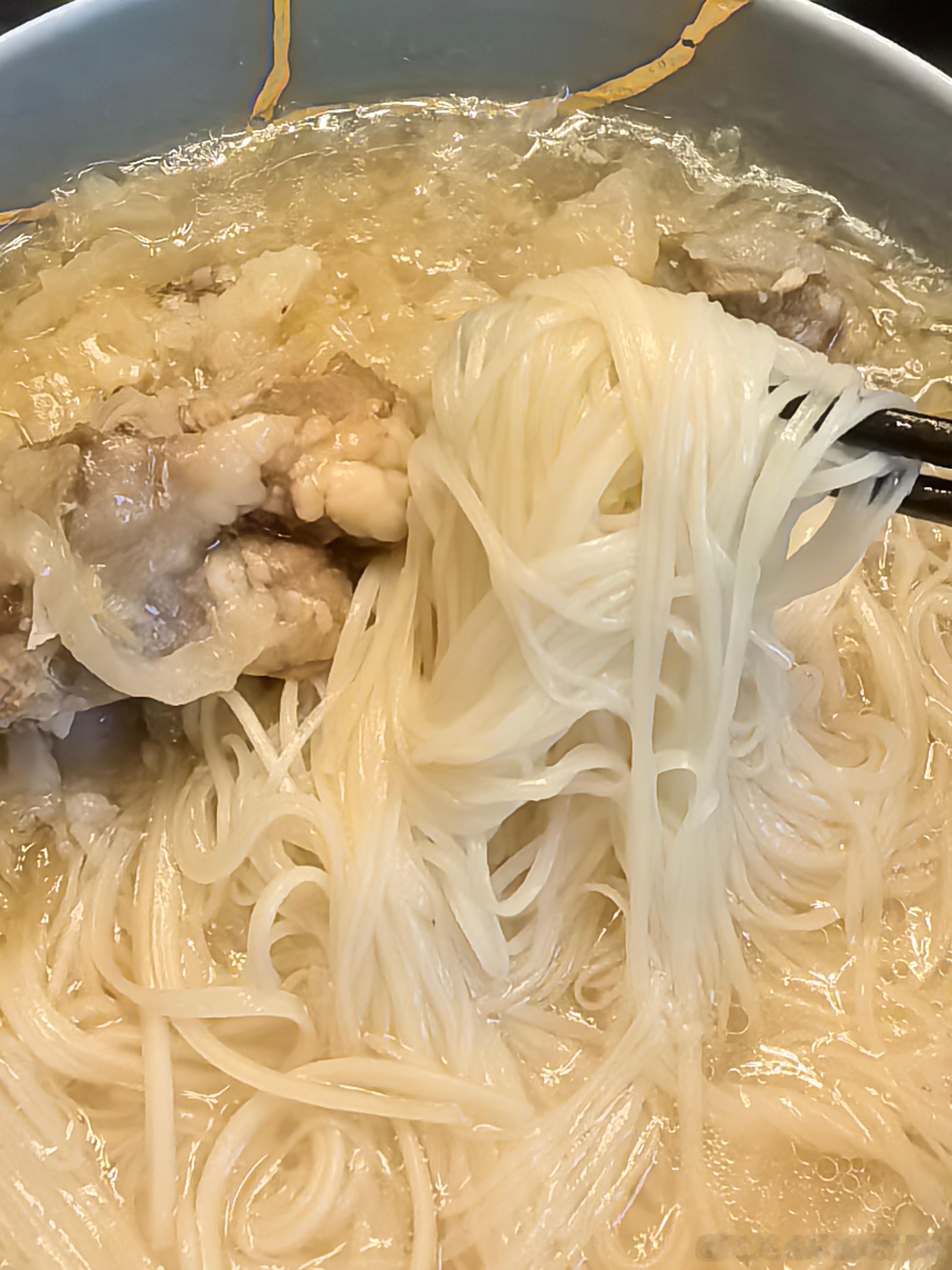 用一碗酸菜羊肉面，放自己一马，放大家一马。有道是，蒋方舟承认学术造假，被撤销硕士