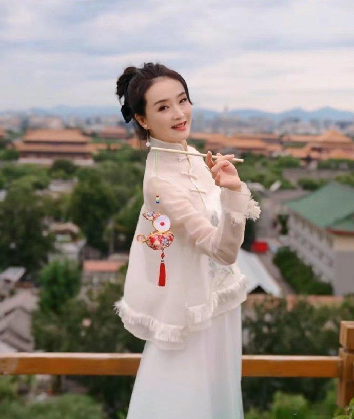 晴格格王晴为什么每次在家拍照都要把故宫拍进去，还真当自己是格格了？​​​​