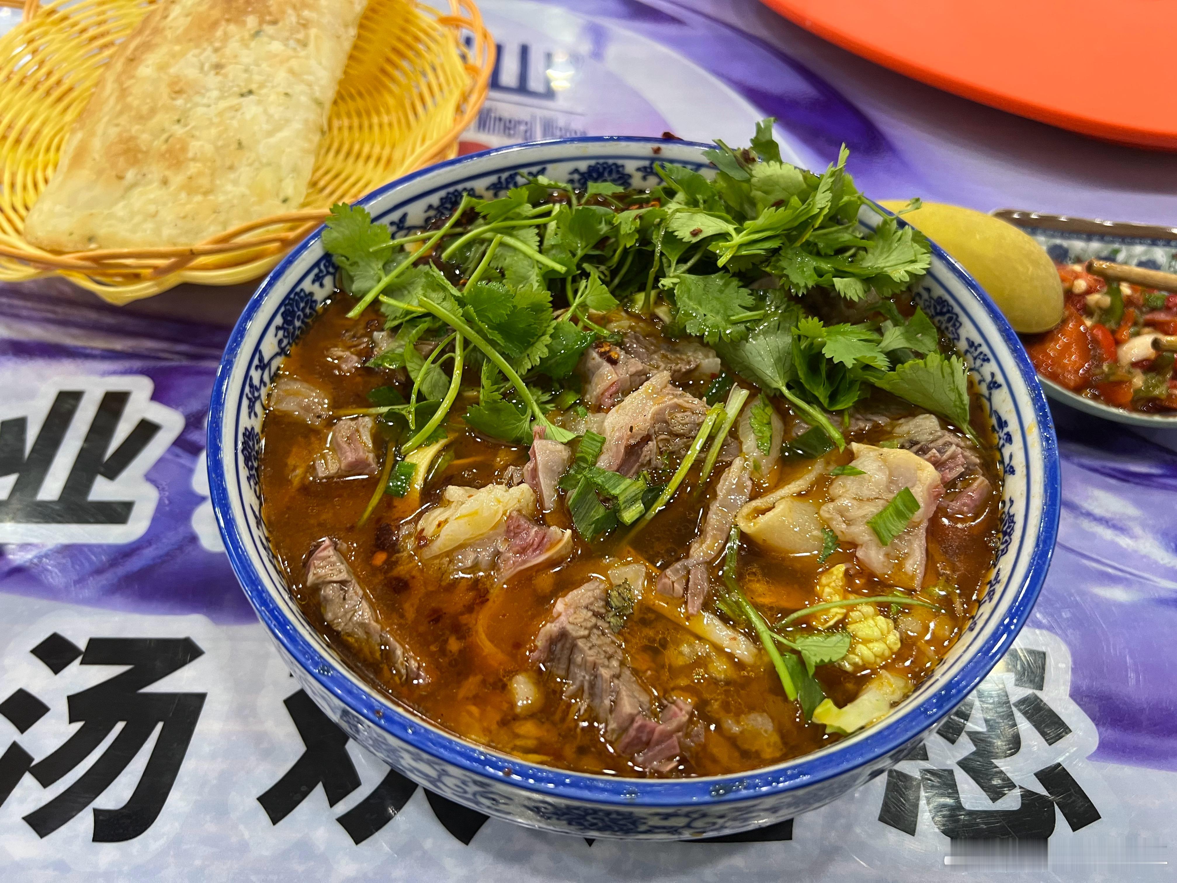 合肥真不错，烟火气息浓厚，牛肉汤名不虚传，下次还来～合肥