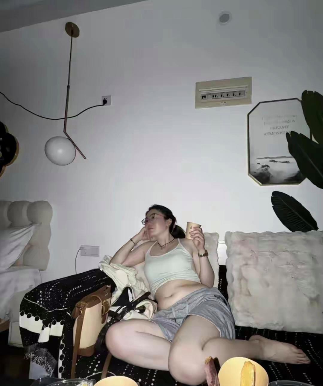 兄弟的媳妇天天在家不出门，这身材都快走样了，怎么才能让她出去工作呢？都给支支招