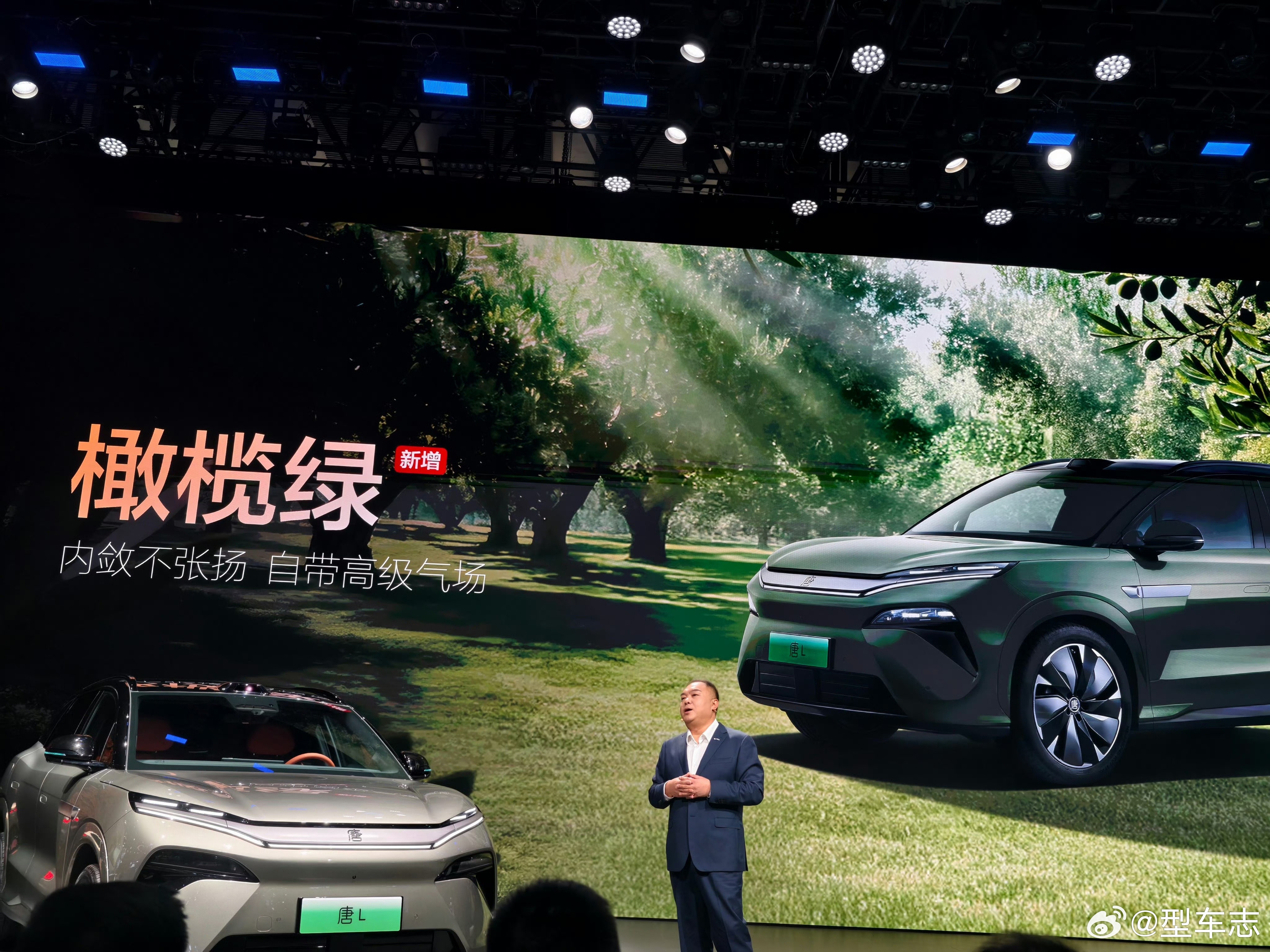 比亚迪唐L这波升级，说实话比我预想的更猛。新颜色橄榄绿＋悬浮黑顶，那个绿里带点金