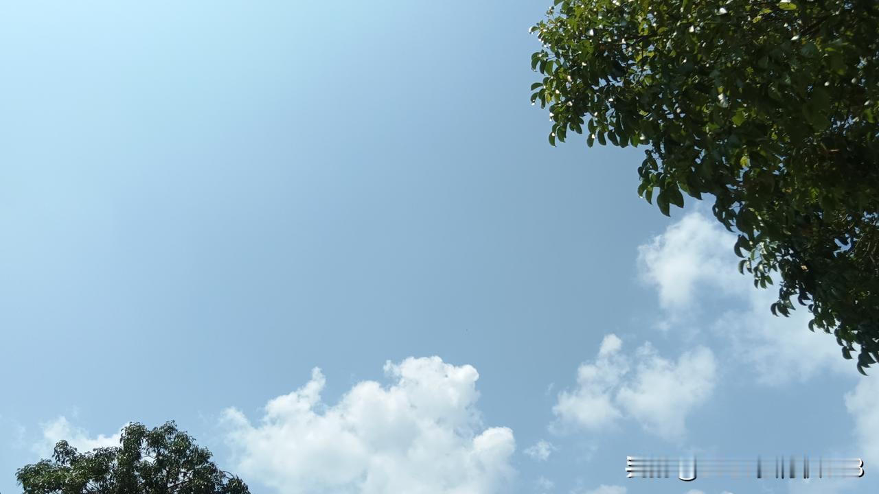 医保支付政策的变化，有时让患者很难适应。上午在门店碰到一个顾客，以前经常在门