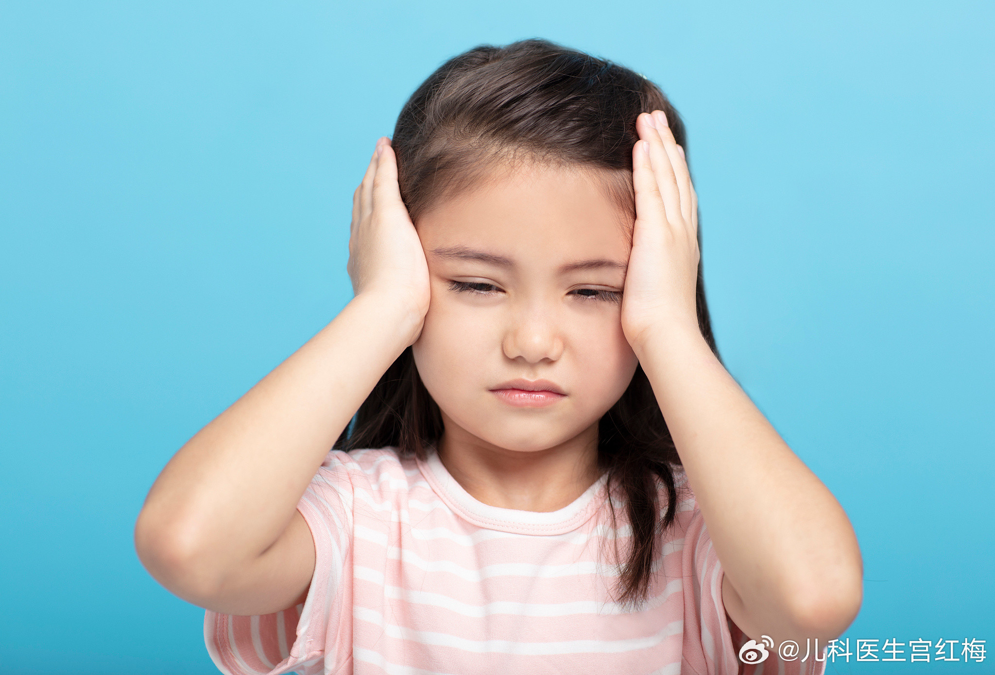 很多家长疑惑：孩子不感冒、不发烧、没生病，为什么夏天总喊头晕、浑身没劲？给大家统