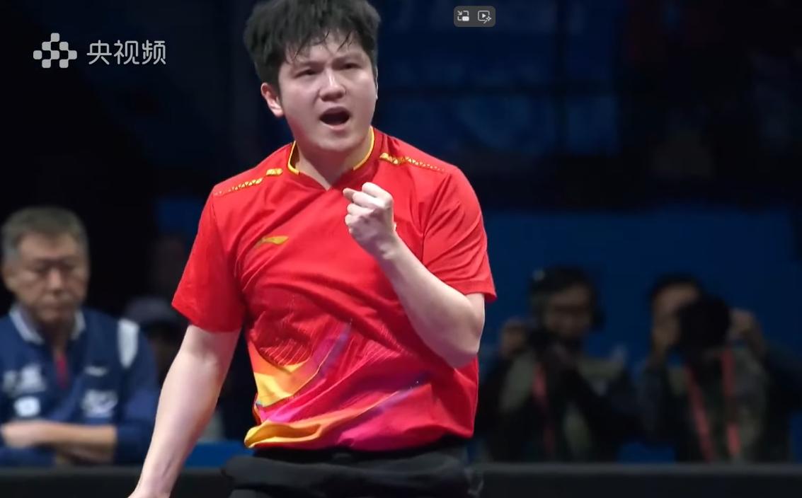 樊振东打疯了，开局8:2由于第一场上海队的双打输了，樊振东和王楚钦的第一局