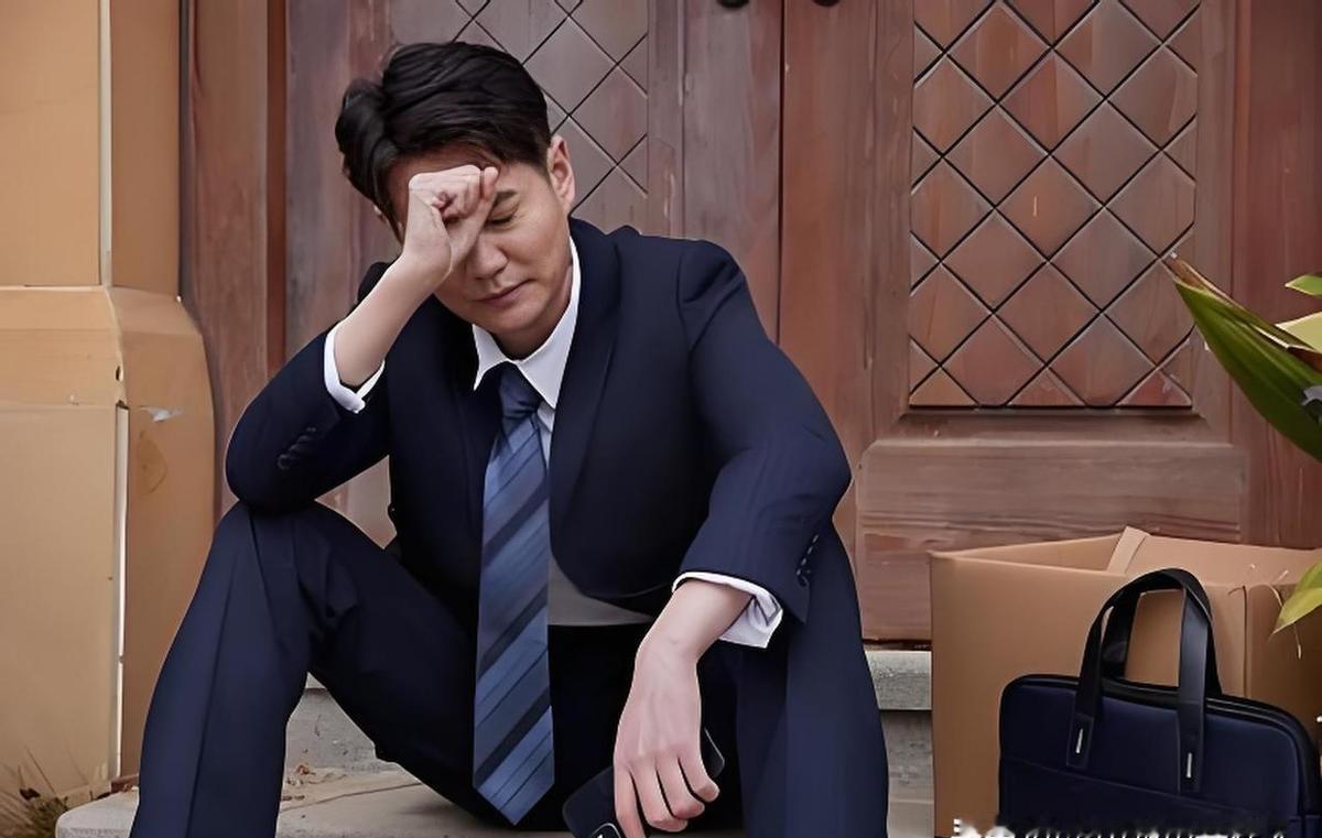 他帮了你一把，升职后却把你忘了。职场友情，真不是那么靠得住。你以为的兄弟，可