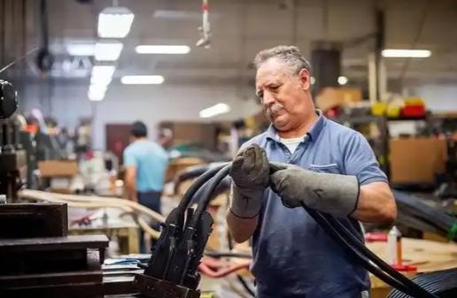 德国工厂为什么可以让工人一辈子在同一家工厂干到退休？工人为什么自己也愿意？说一个