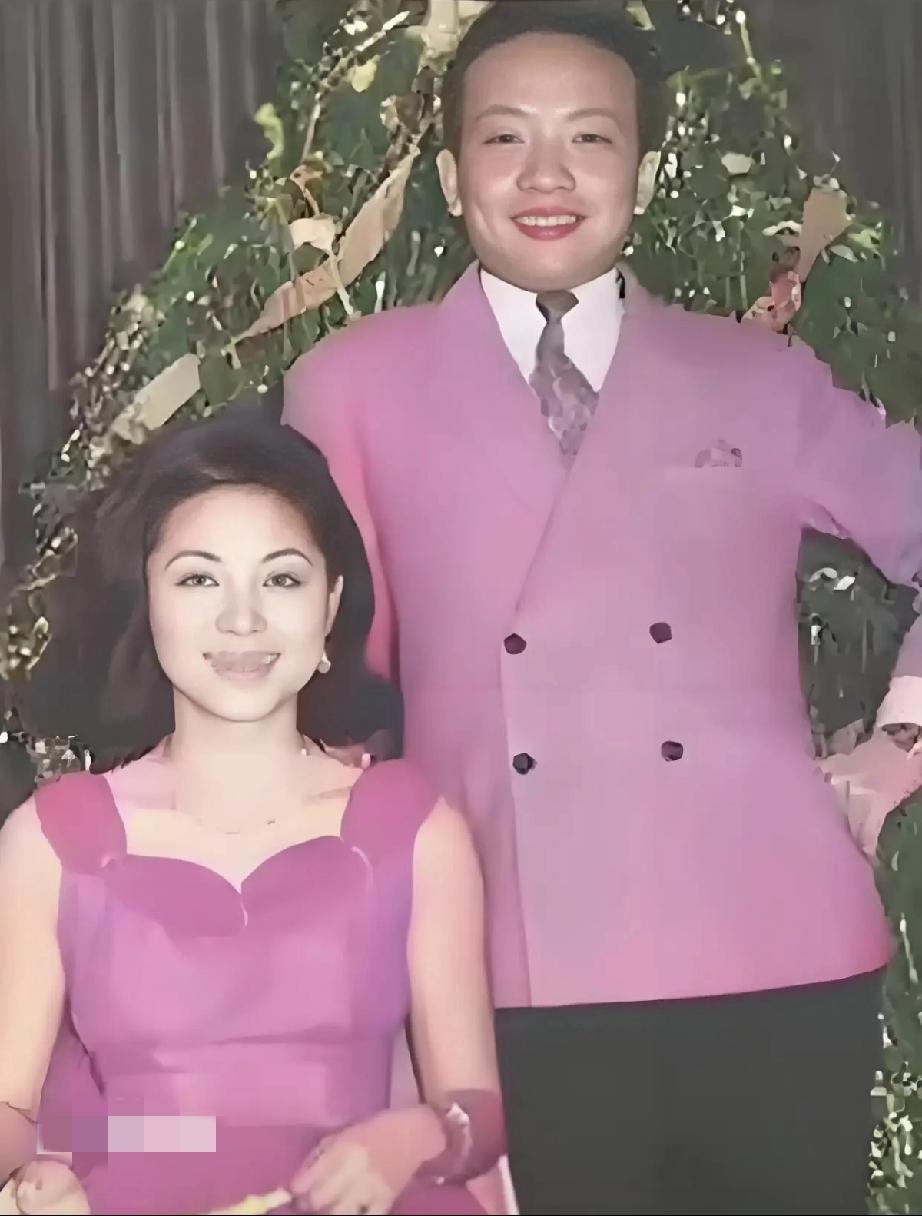 蒋万安的母亲黄美伦，不简单。她祖籍广东，生在山东，长于台湾眷村。黄美伦读书时