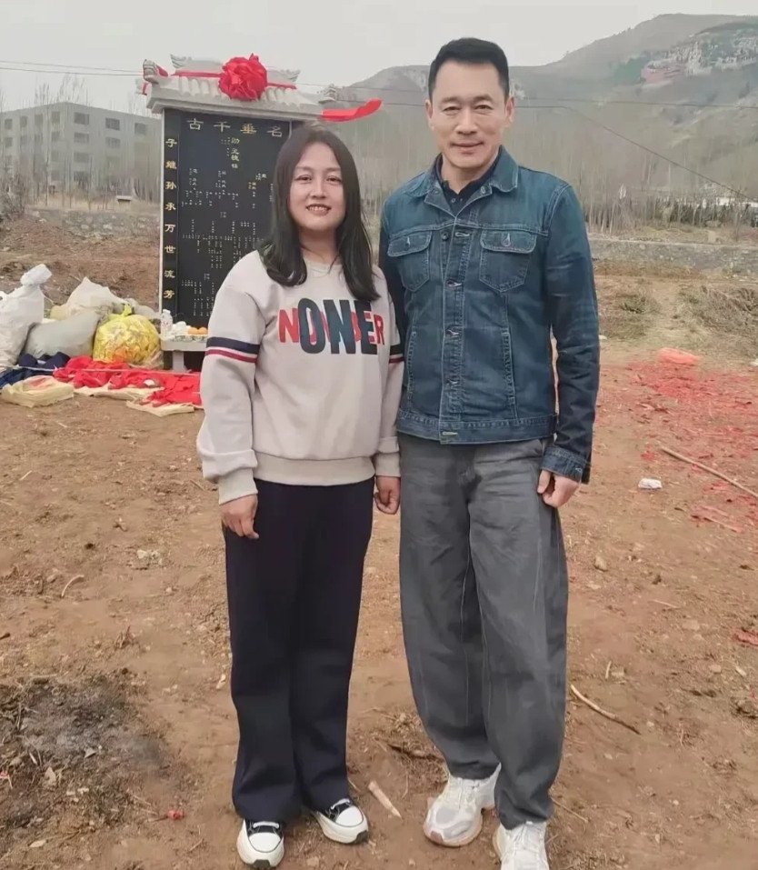 电视上看着一般般，真人巨帅。[大笑][大笑][大笑]
