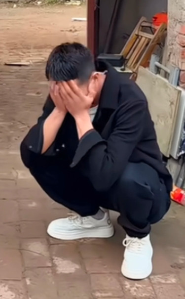 后悔了吧！丈夫与妻子吵架闹离婚，妻子回娘家了，丈夫打电话说回来把婚离了，丈夫深思