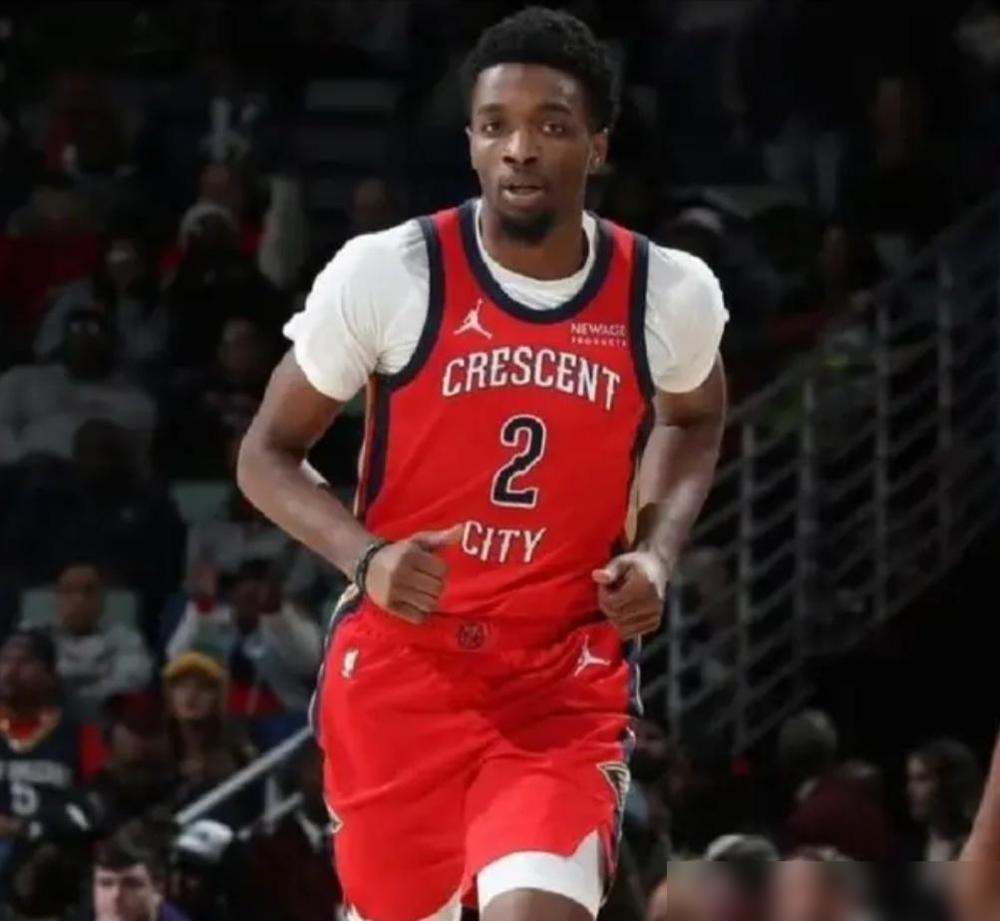 火箭总经理桌上的电话快被打爆了。但听筒那头，他好像只说一句话。复盘下来，就是