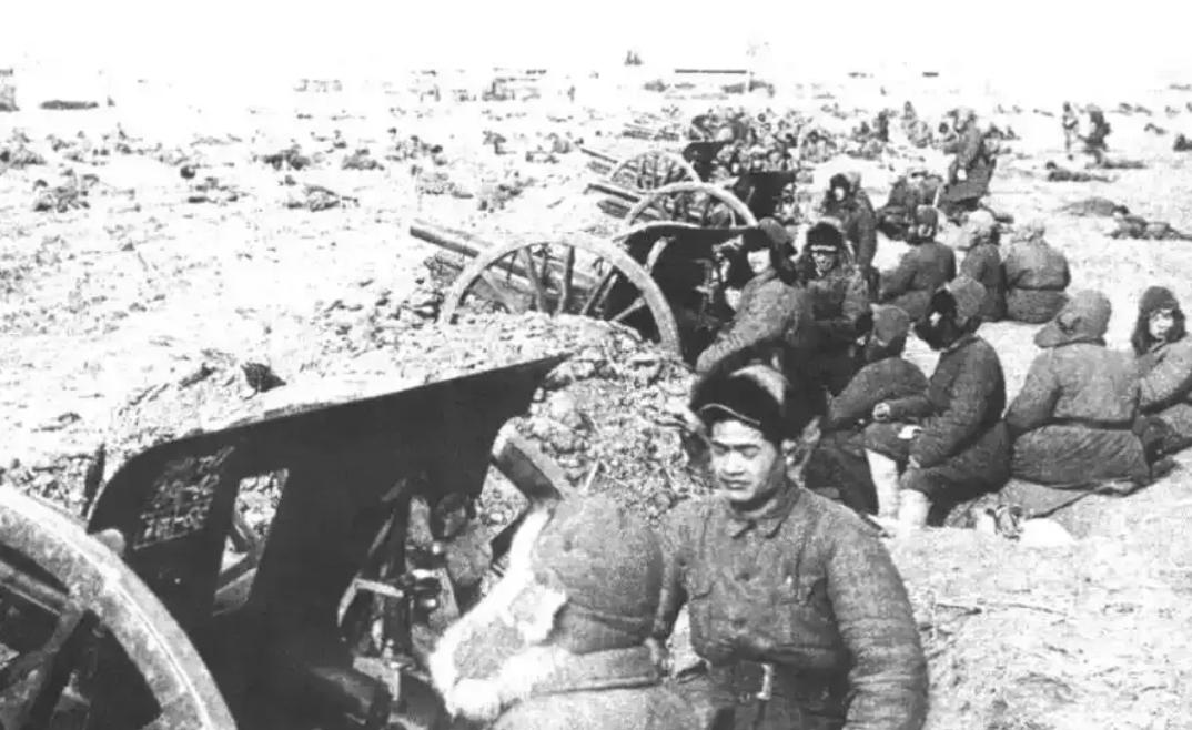 看到有人质疑粟裕大将，说1948年碾庄圩总攻黄百韬时，他把指挥权交给谭震林、王建