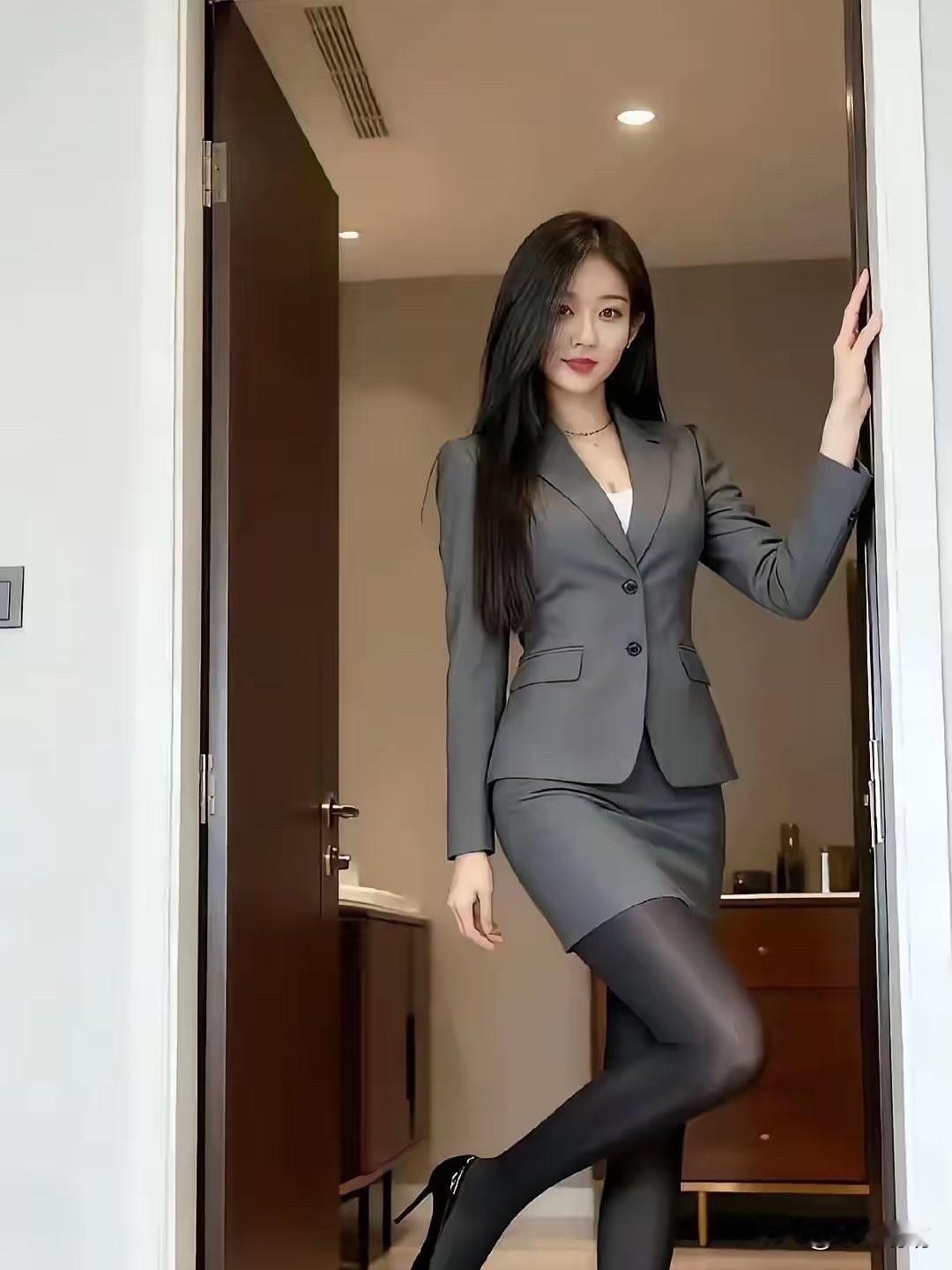 优雅职场风，自信满满地迎接每一天！💼💄气质职场穿搭简约职场风范