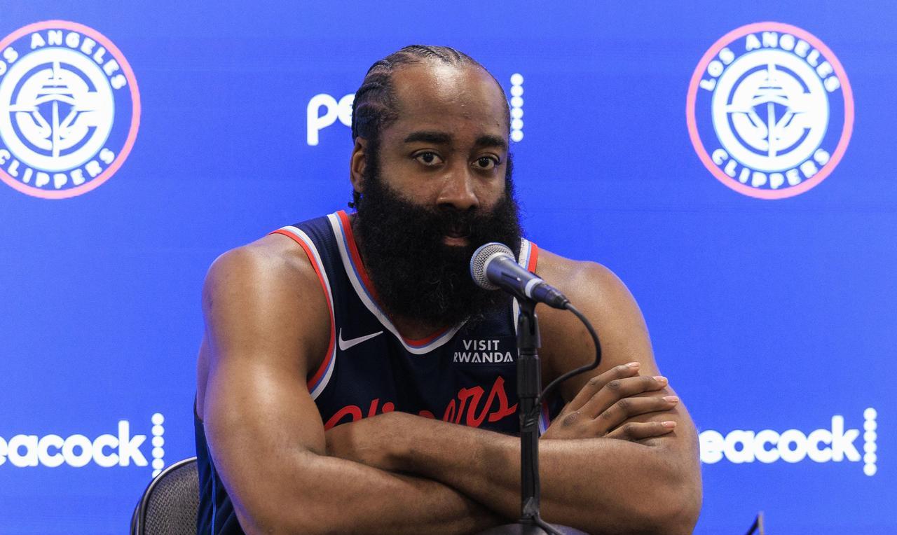 顶级天赋不是只看第一，最少看前三。单论体能，同时代只有老詹稳压哈登，其他人皆在哈