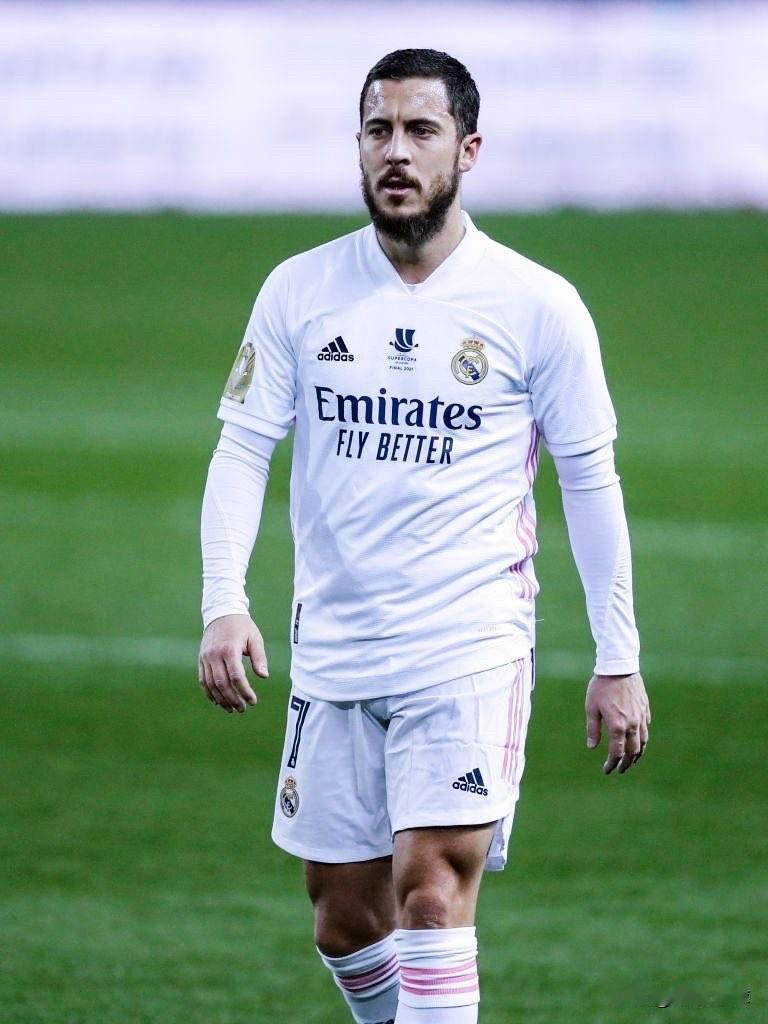 全场比赛结束，皇马主场2-0莱万特，维尼修斯在比赛结束时情绪非常低落，阿森西奥上