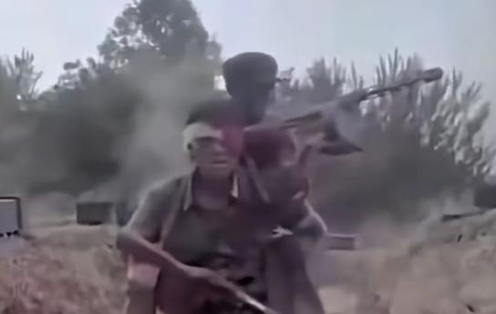 上甘岭战役中，一位美军将领晚年回忆：一个左眼被炸瞎的志愿军战士，竟然背着断腿的战