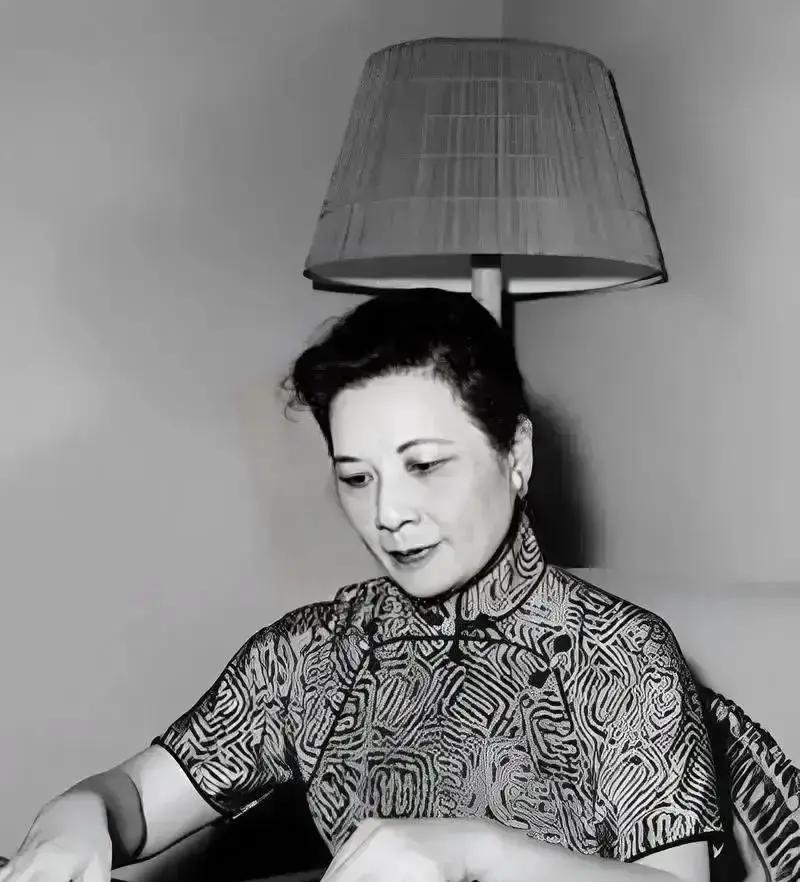 1975年，蒋介石去世后，除了3600万元遗产，还留下一份特殊遗嘱，但宋美龄却非常失望，因为蒋介石除