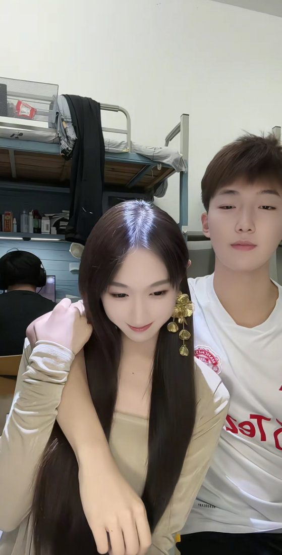 同学的女朋友来学校找他我咋感觉不得对劲呢