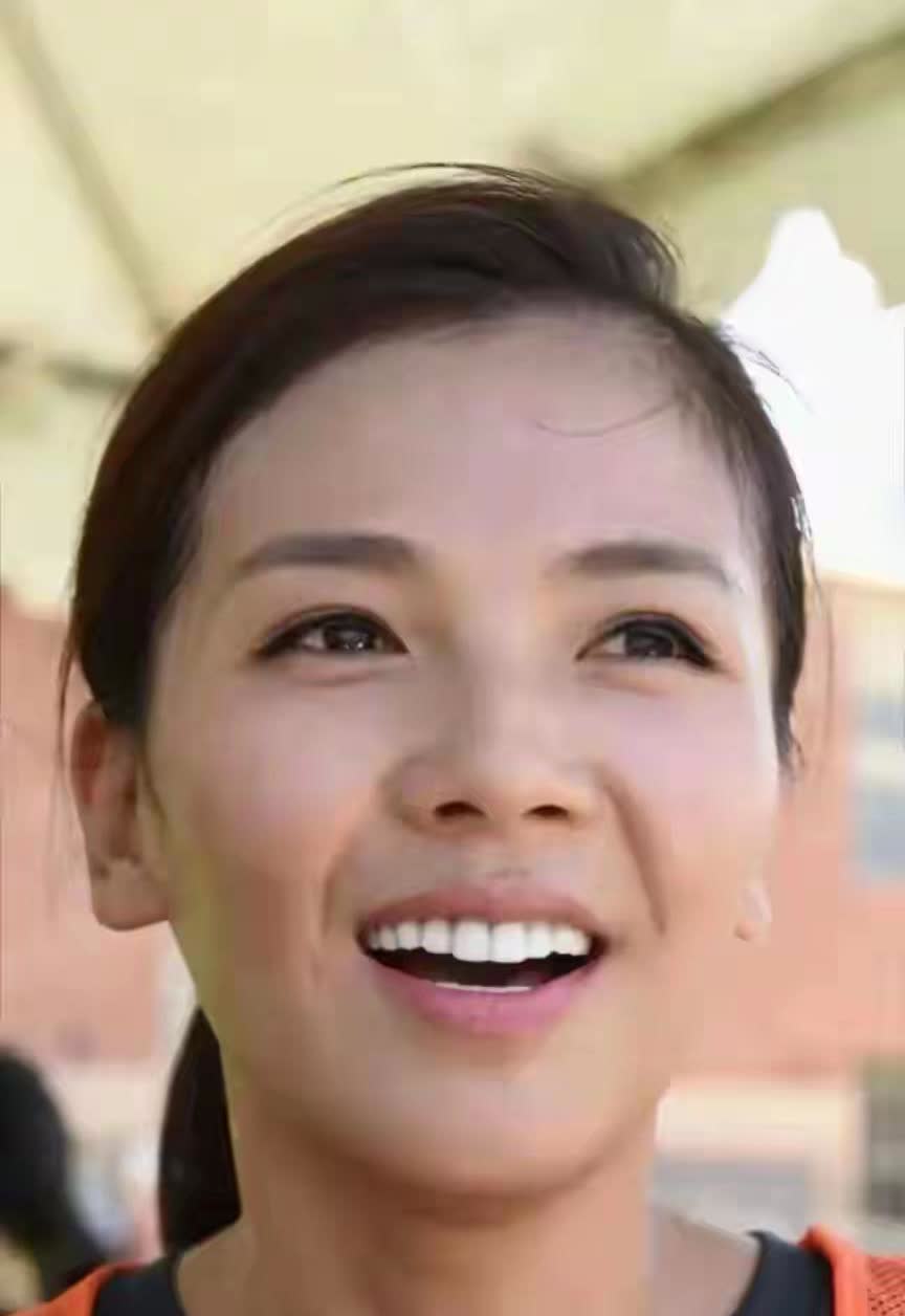 刘涛卸妆后皮肤黑显得比较憔悴，状态真实可爱，妆容前后各有魅力