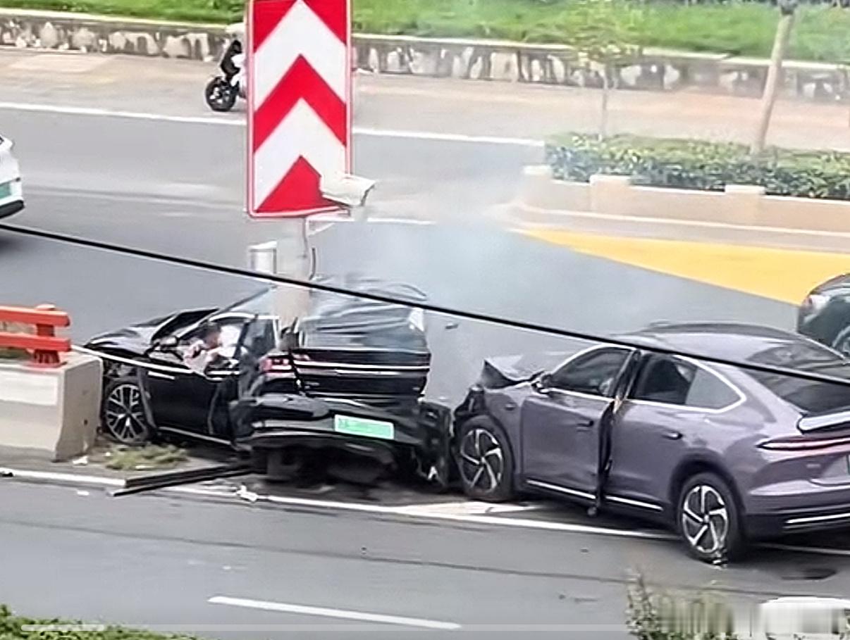 这两天比亚迪和蔚来事故关注度很高，事故中的比亚迪是21款e9，主打的是B端市场事
