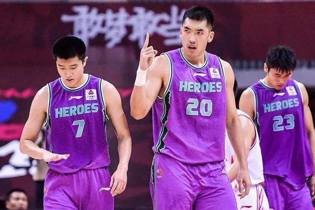 山东男篮终于签约新外援了，这个不是其他球队淘汰的破烂，看起来水平还不错！山东控卫