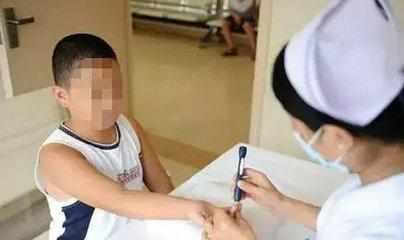 5岁男童身高1米4, 奶奶以此为荣, 检查后才发现孩子是性早熟