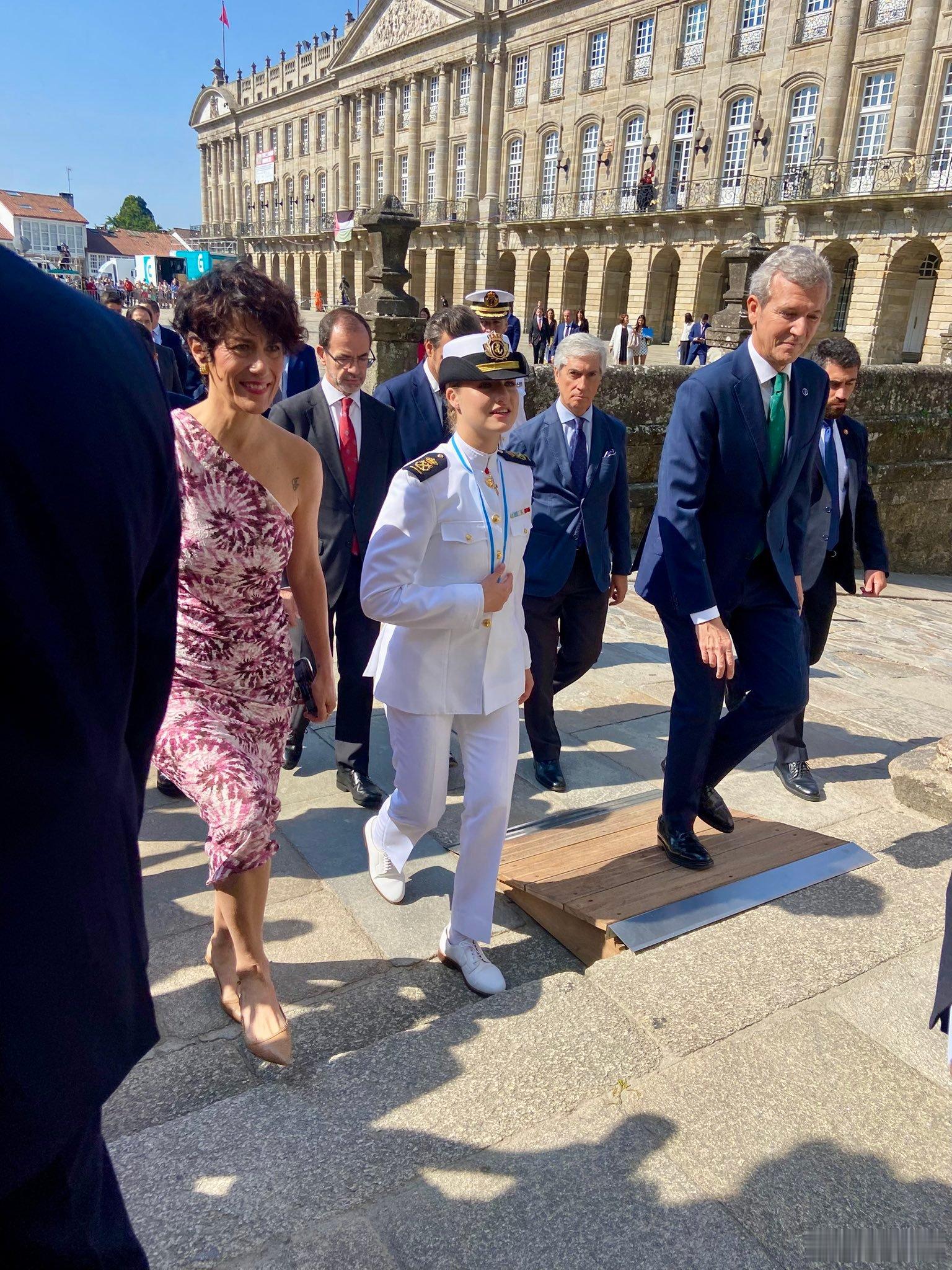 西班牙王室🇪🇸7月14日，阿斯图里亚斯公主莱昂诺尔获得加利西亚军政府授予的