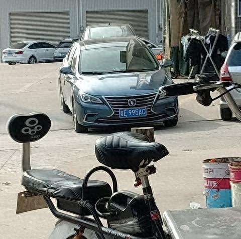 算了一笔账，我把自己吓一跳。那台车每天停在楼下不动，一天花我八十多块钱。保险