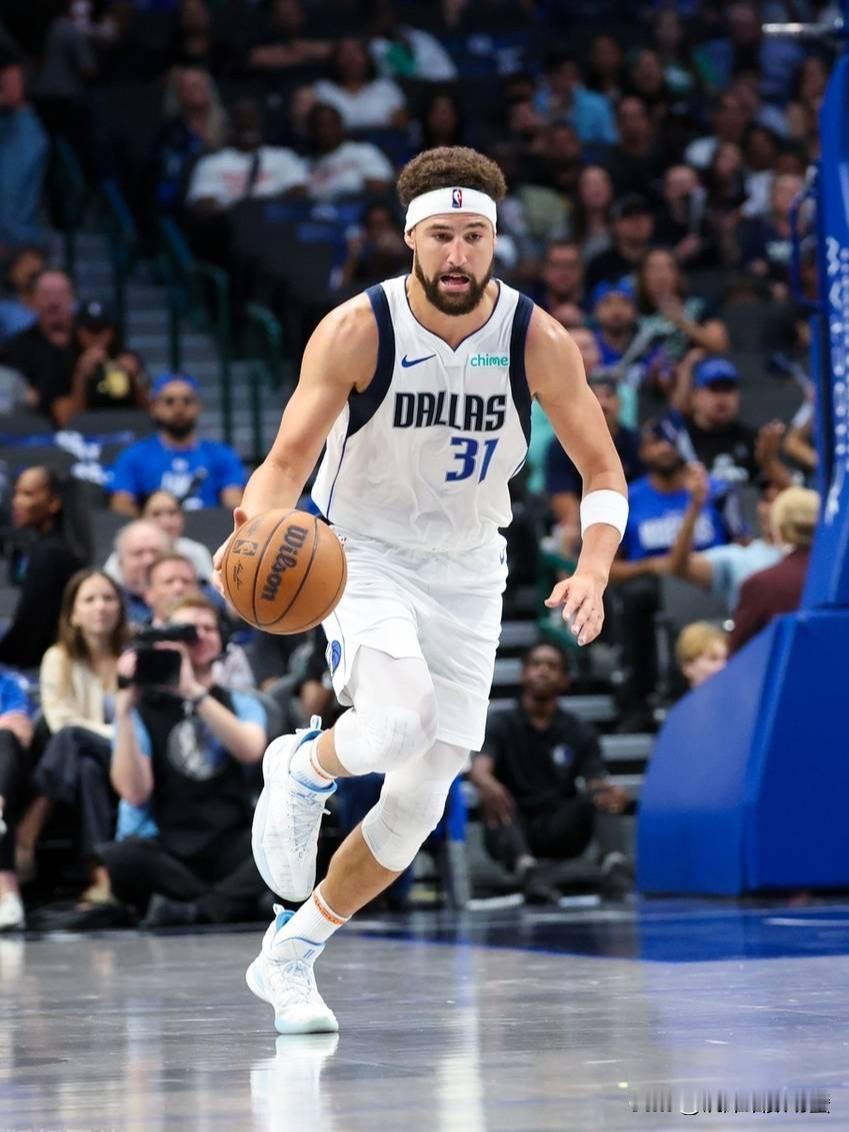 独行侠超级球星克莱-汤普森立刻退役吧！！！在今天独行侠主场迎战鹈鹕的比赛中，目前