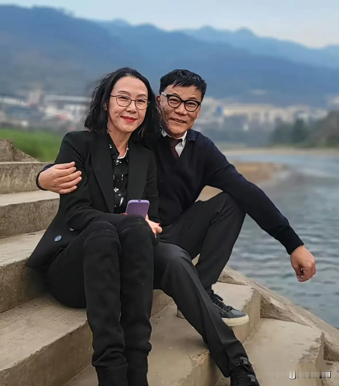 七夕节，李国庆和他的白月光，在秀恩爱，确实，两个60岁的人，很浪漫啊李国庆这