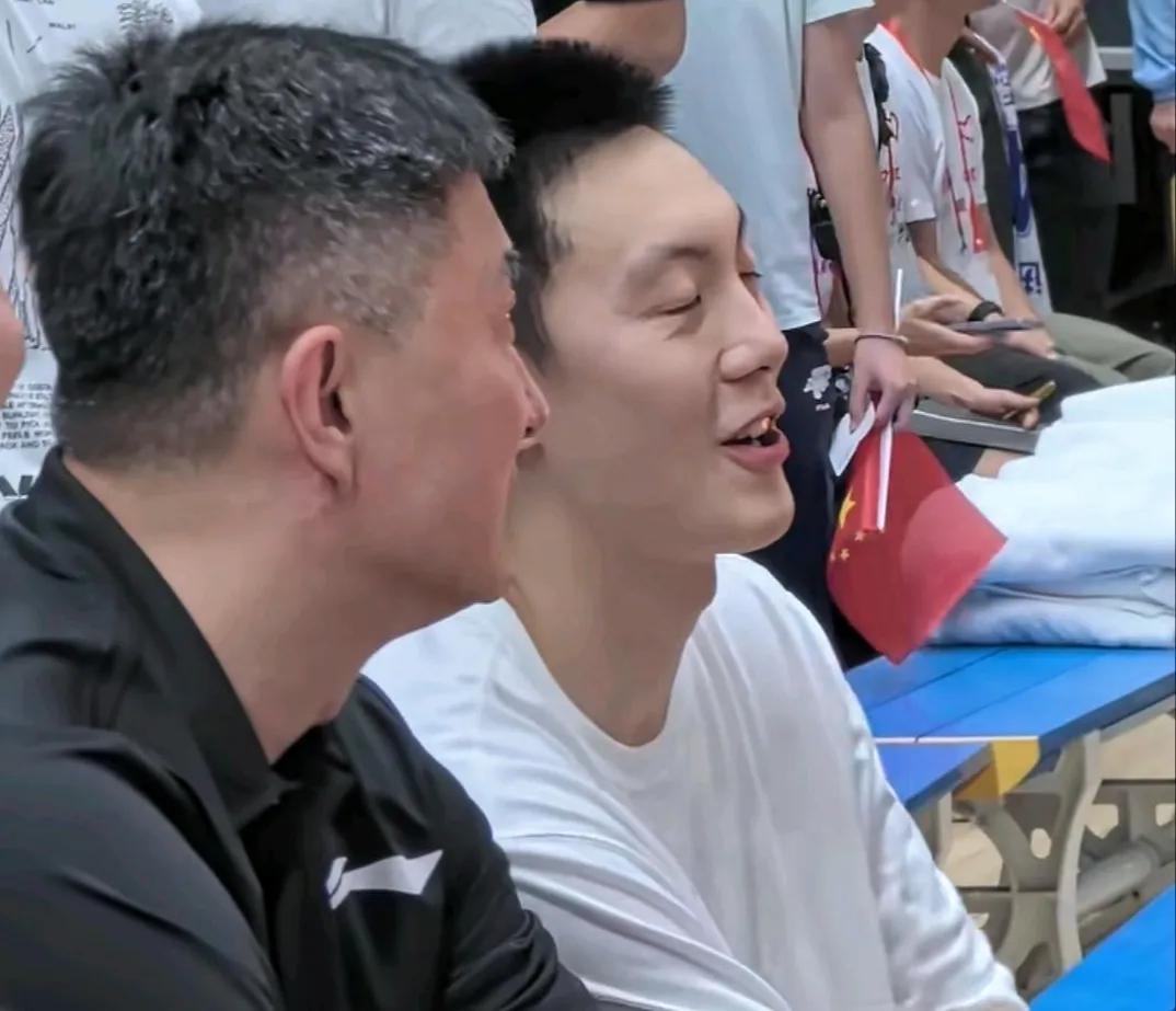 广东全运队打考辛斯野马队，在徐杰带领下，一众球员有条不絮按部就班，打得这支号称环