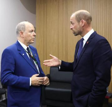 威廉王子比父亲查尔斯三世，更受欢迎，他应该早点继位挽救国运。威廉王和摩纳哥的阿