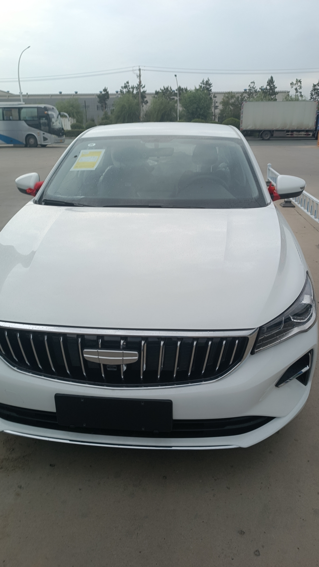 新款2025新帝豪4代提车一个多月了，这款车，油耗还可以，平均四毛多一公里，配