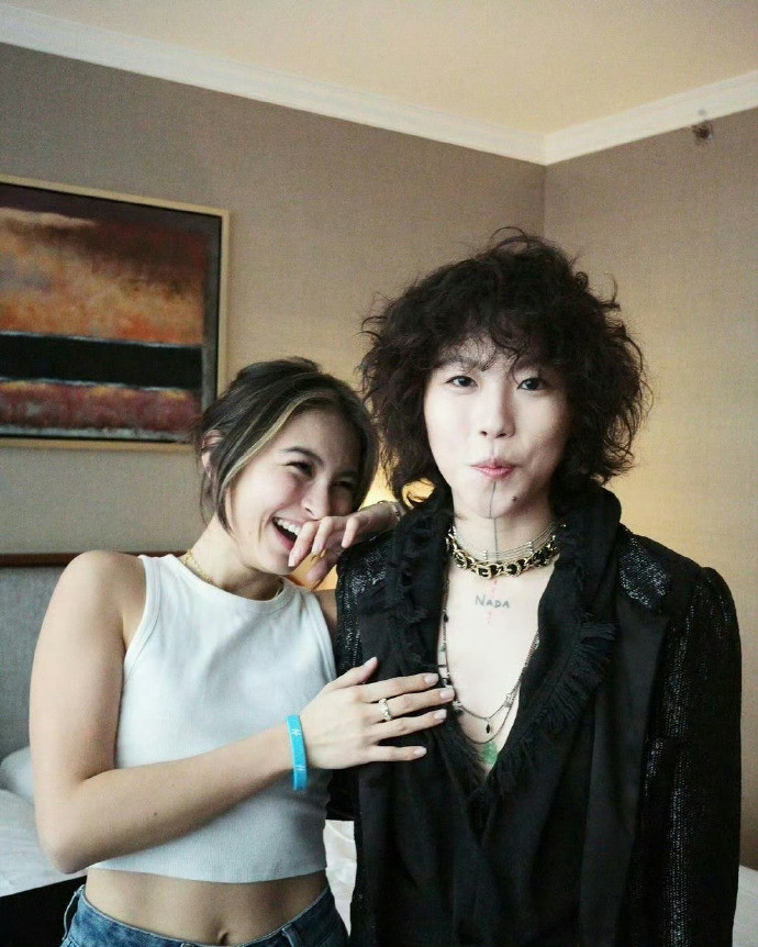 王菲和窦唯的女儿窦靖童以前居然长这样，差点没认出来​​​